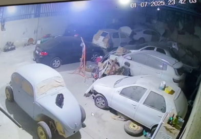 Carro furtado em Itaperuna é envolvido em acidente na Baixada Fluminense