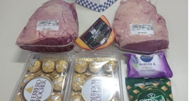 Homem é preso com picanha e outras mercadorias furtadas de supermercado em Itaperuna Homem é preso com picanha e outras mercadorias furtadas de supermercado em Itaperuna