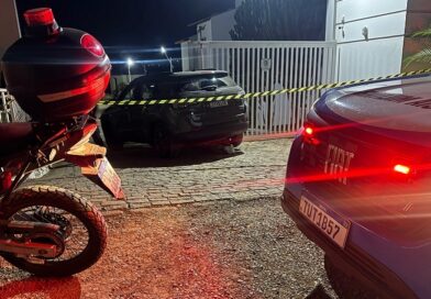 Homem é assassinado a tiros dentro de carro em Bom Jesus do Itabapoana