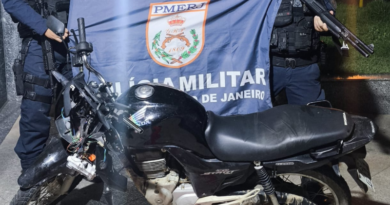 Motociclista atropela pedestre, foge e é preso pela PM em Aperibé