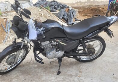 Jovem é detido com placa de motocicleta adulterada com fita isolante em Itaperuna
