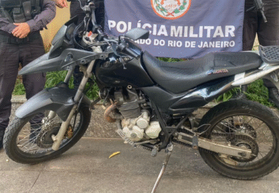 Moto sem placa é apreendida pela PM em Santo Antônio de Pádua