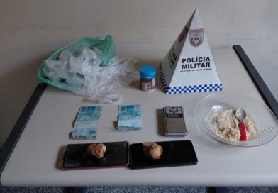 Dupla é detida por suspeita de tráfico de drogas em Itaocara