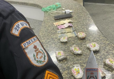 Jovem é preso por suspeita de tráfico em condomínio Minha Casa, Minha Vida, em Itaperuna