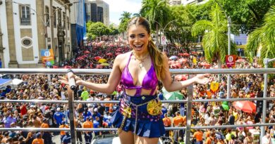 Bloco da Lexa abre domingo de folia e arrasta multidão no Centro do Rio