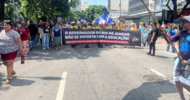 Servidores estaduais vão às ruas para cobrar recomposição salarial atrasada