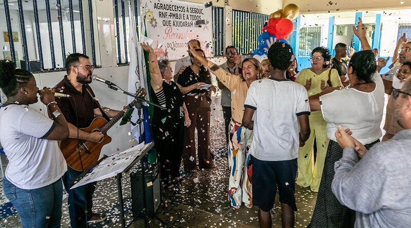 Colégio estadual destruído pelas chuvas é reinaugurado no Noroeste Fluminense