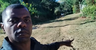 Vereador Barata da Saúde acompanha trabalho de capina em Itaperuna
