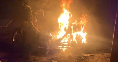 Moto é completamente destruída pelas chamas em Itaperuna