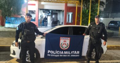 Carro com indícios de irregularidades é apreendido pela PM em Itaocara