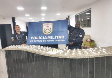 PM apreende sacola com drogas e munições em Itaperuna