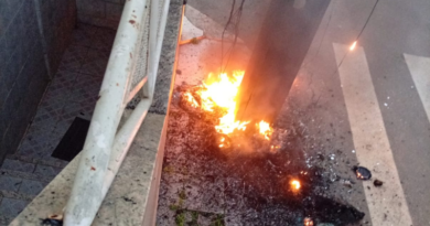 Bombeiros são acionados após poste pegar fogo em Itaperuna