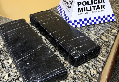 Três homens fogem da PM e dois quilos de maconha são apreendidos em Porciúncula