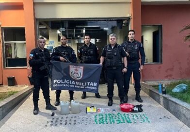 PM encontra drogas e 10 litros de loló em imóveis abandonados em Pádua