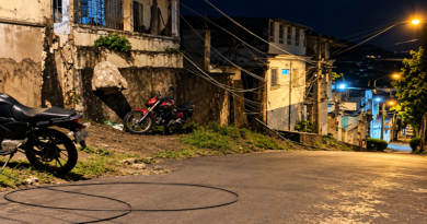 Risco de choque: fios caídos preocupam moradores em Itaperuna